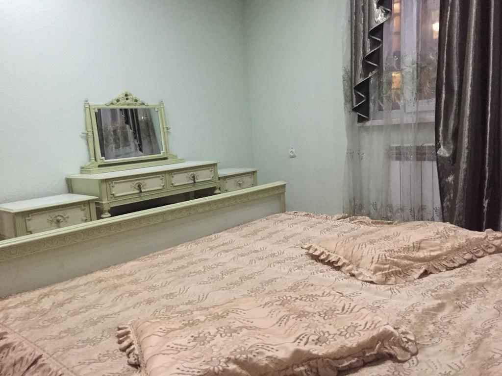 Tatev Apartments Ереван Стая снимка