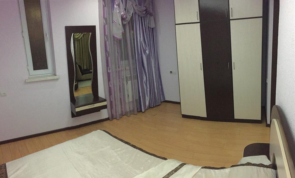 Tatev Apartments Ереван Стая снимка