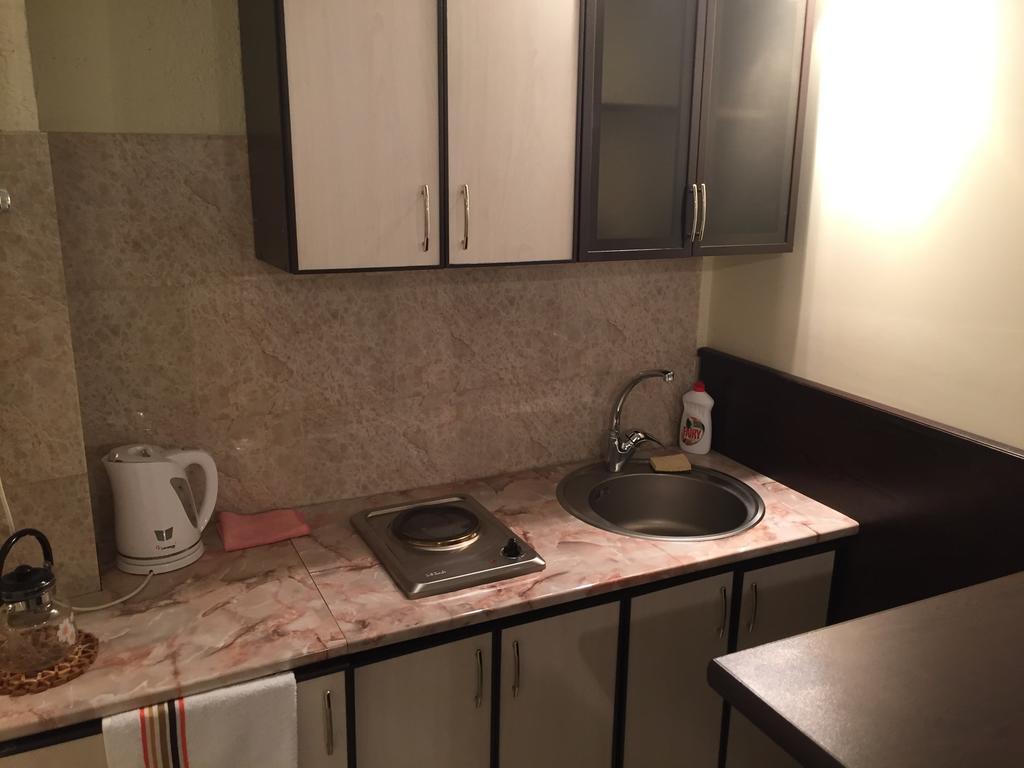 Tatev Apartments Ереван Стая снимка